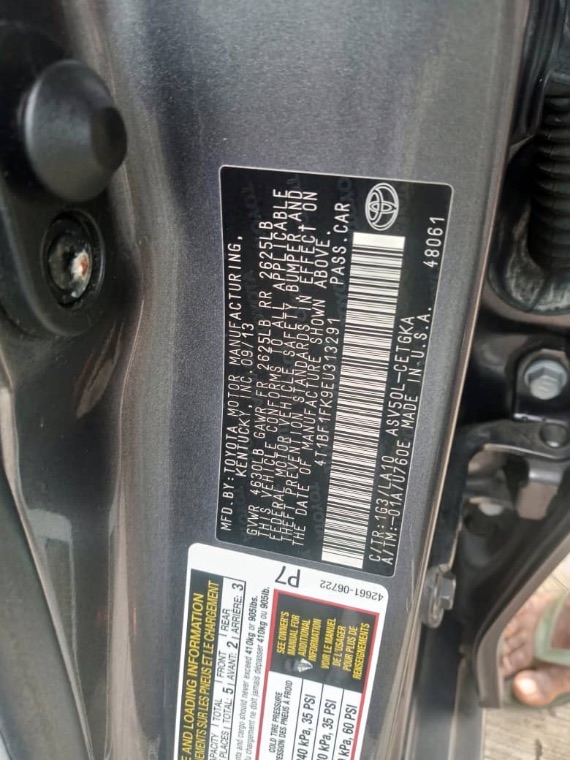 Toyota Camry XLE thumbnail 3