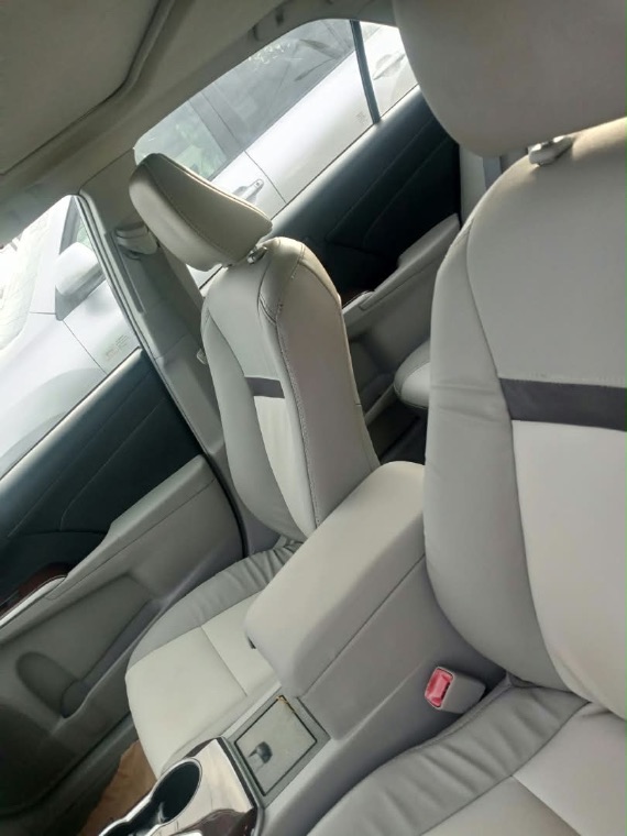 Toyota Camry XLE thumbnail 4
