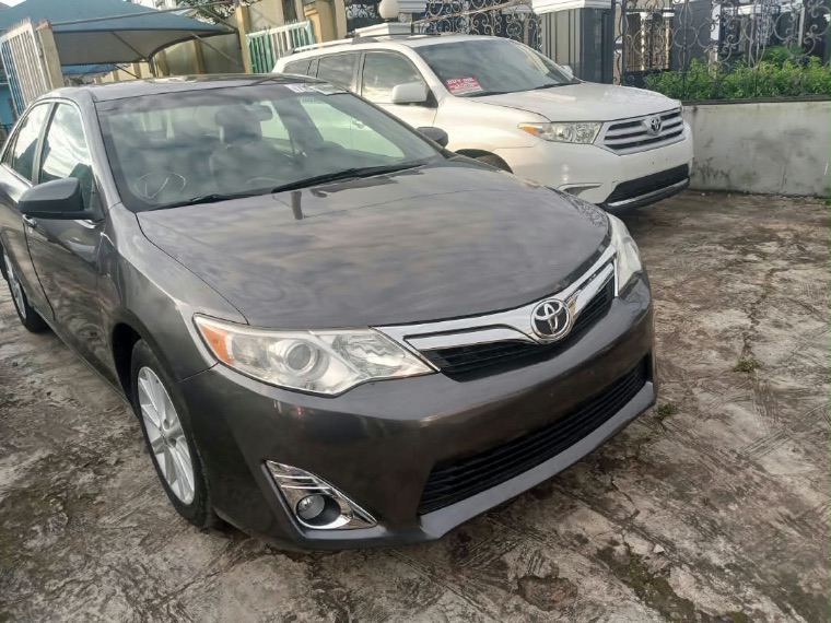 Toyota Camry XLE thumbnail 7