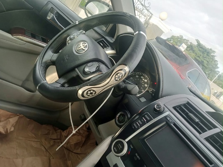 Toyota Camry XLE thumbnail 8