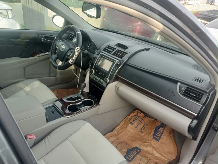 Toyota Camry XLE thumbnail 10