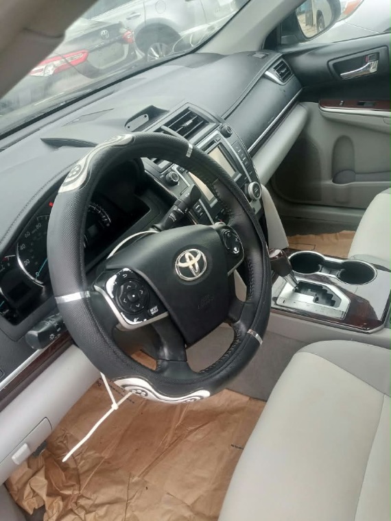 Toyota Camry XLE thumbnail 11