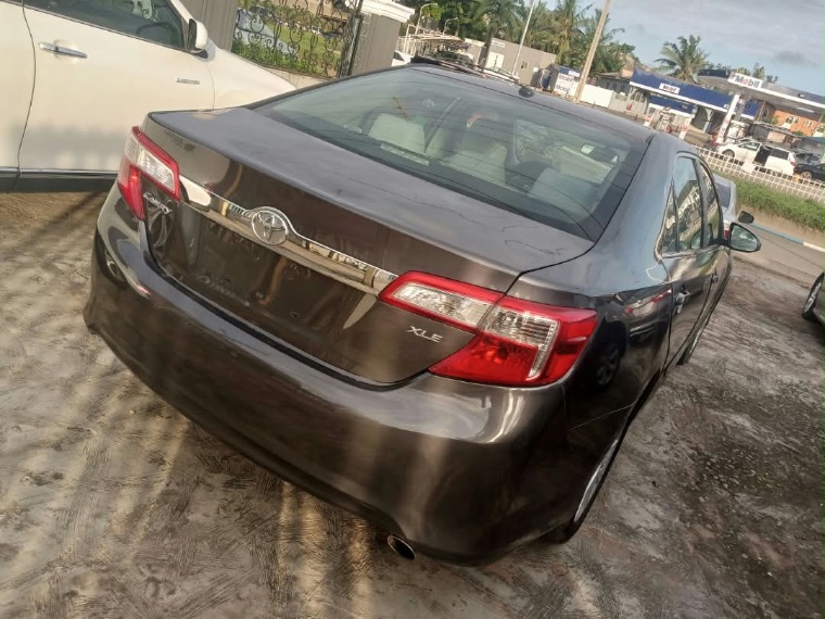 Toyota Camry XLE thumbnail 12