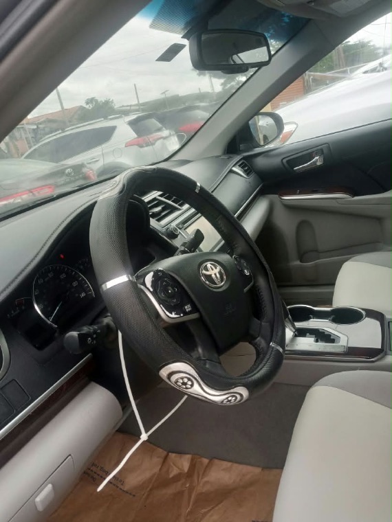 Toyota Camry XLE thumbnail 13