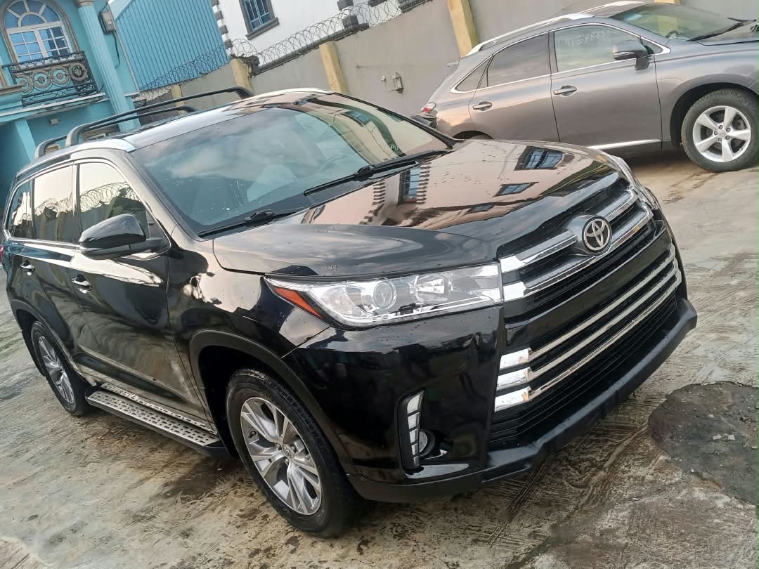 Toyota Highlander XLE - view 1