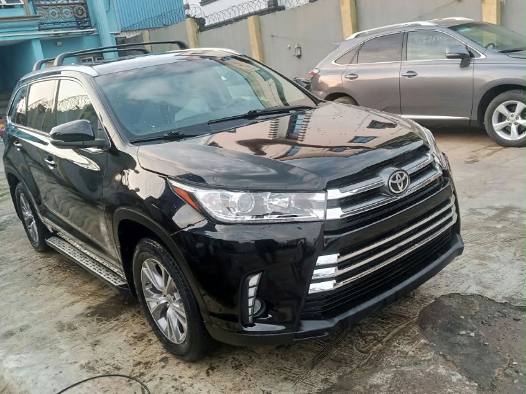 Toyota Highlander XLE thumbnail 4