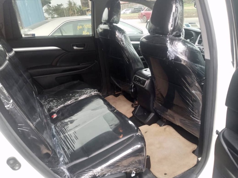 Toyota Highlander XLE thumbnail 4