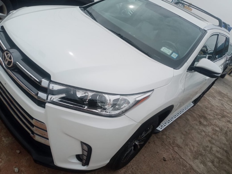 Toyota Highlander XLE thumbnail 5