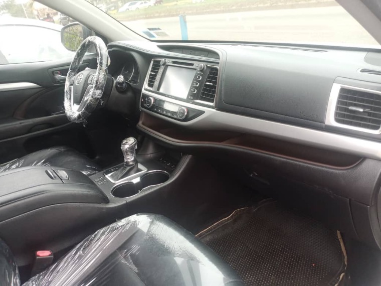 Toyota Highlander XLE thumbnail 6