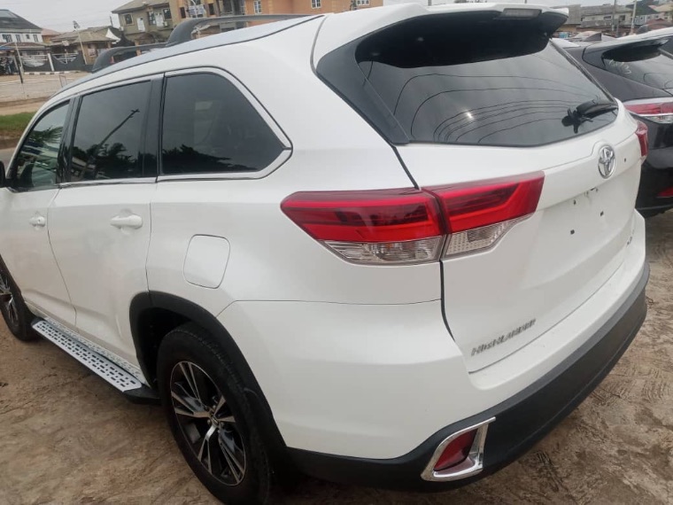 Toyota Highlander XLE thumbnail 7