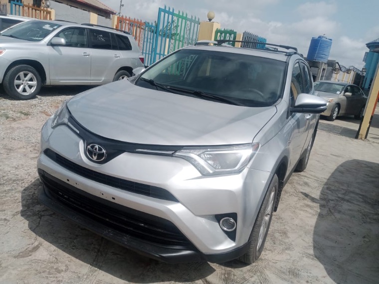 Toyota RAV4 thumbnail 1
