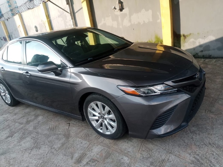 Toyota Camry LE thumbnail 1