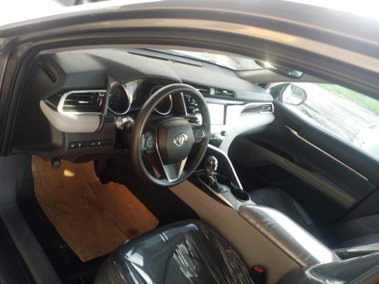 Toyota Camry LE thumbnail 3