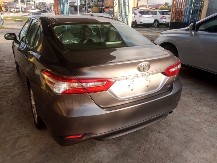 Toyota Camry LE thumbnail 7